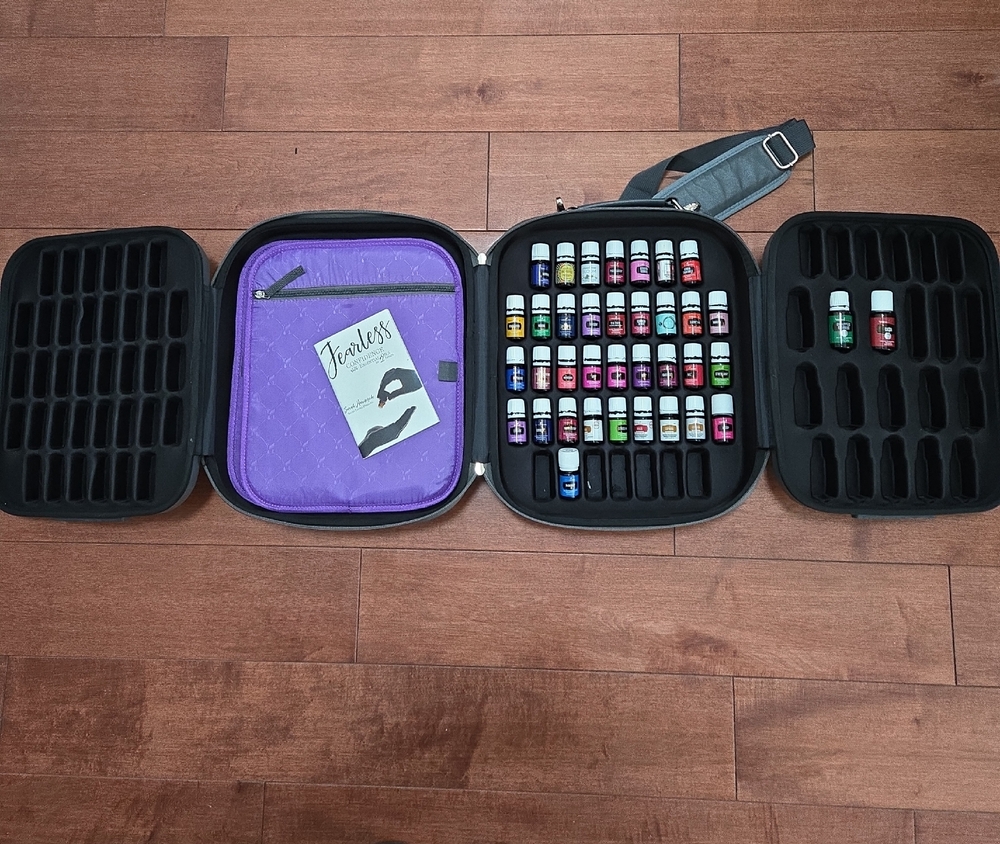 Essential Oil Carrying Case with Bottles